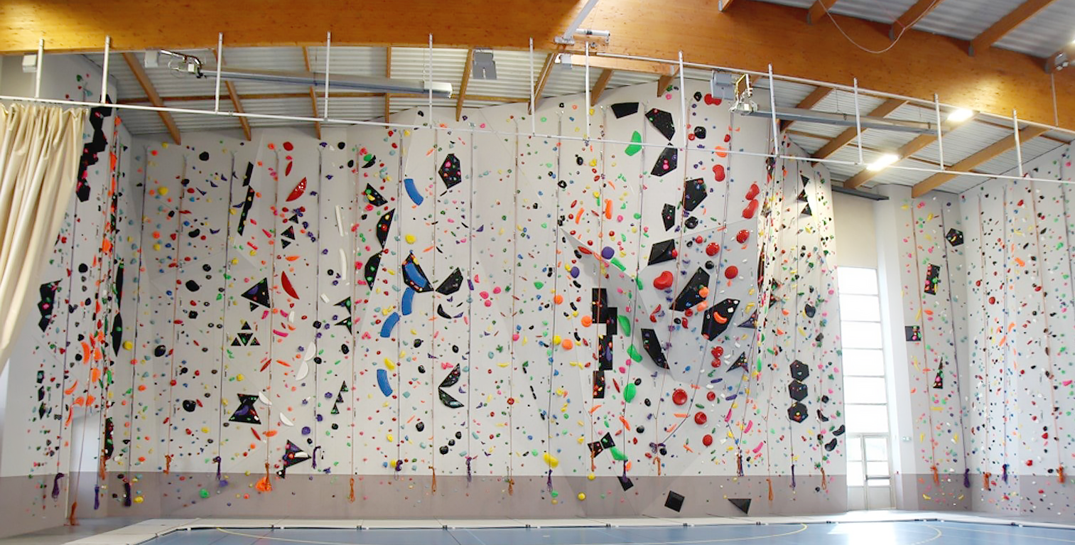 mur d'escalade de difficulté, mur à cordes, escalade en tête, escalade en moulinette